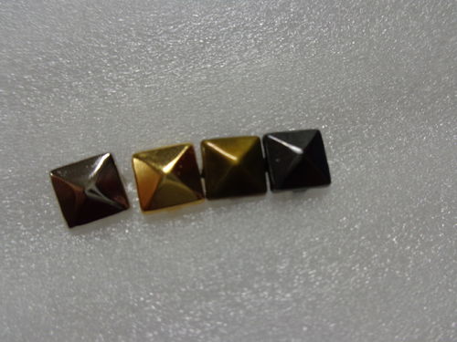 metal rivet pyramid-design, diff. col. 7mm, 10pc/pack