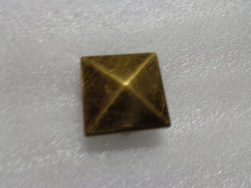 metal rivet pyramid-design, ant.gold 18mm, 5pc/pack